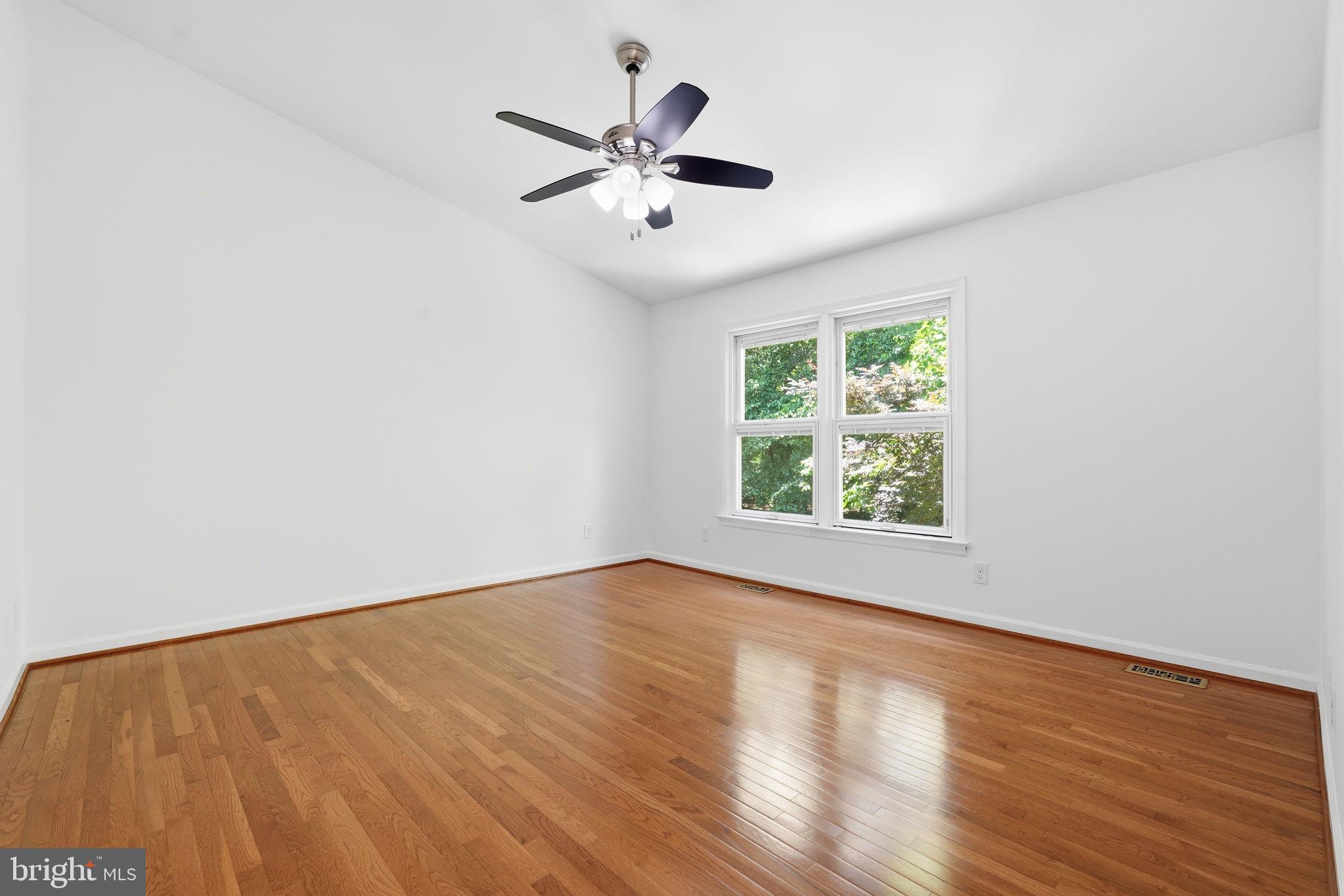1609 Oak Spring Way Reston, VA 20190 - Photo 20 of 50