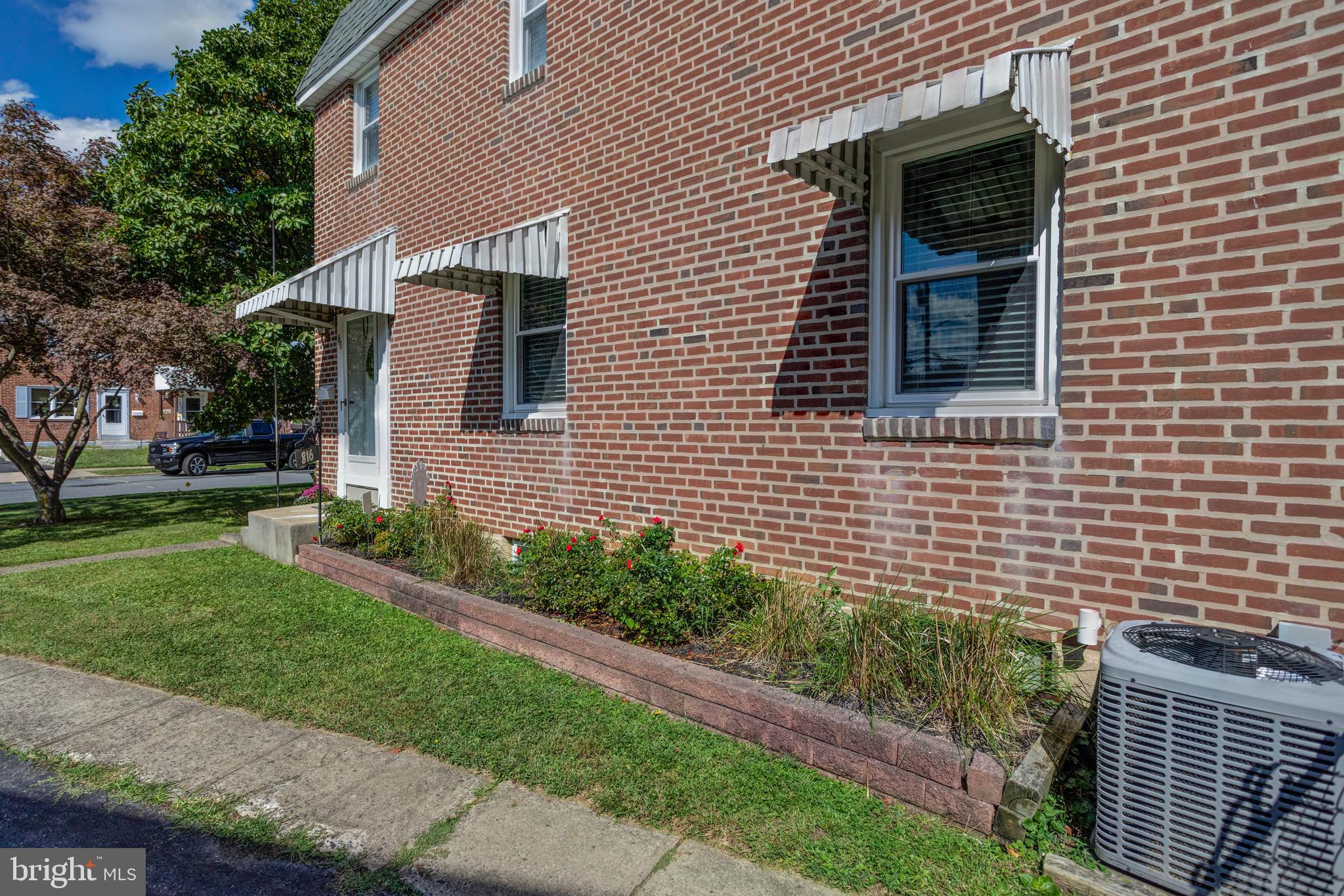816 Colwell Road Swarthmore, PA 19081 - Photo 3 of 32