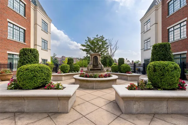 $1,525,000 | 1 Christie Place, Unit 205W, Scarsdale, NY 10583