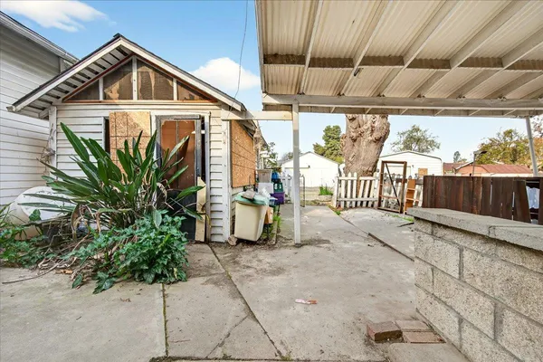 $359,000 | 435 North Alta Avenue, Dinuba, CA 93618