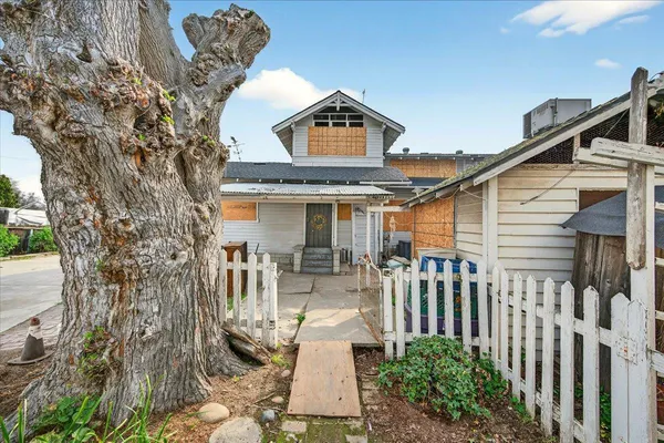 $359,000 | 435 North Alta Avenue, Dinuba, CA 93618