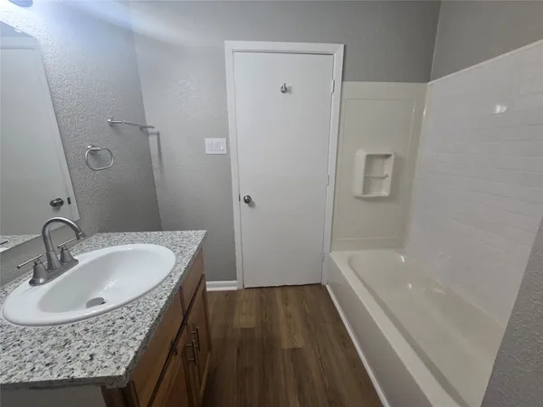 $850 | 4217 Sealy Avenue, Unit 10, Galveston, TX 77550