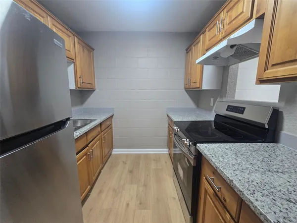$850 | 4217 Sealy Avenue, Unit 10, Galveston, TX 77550