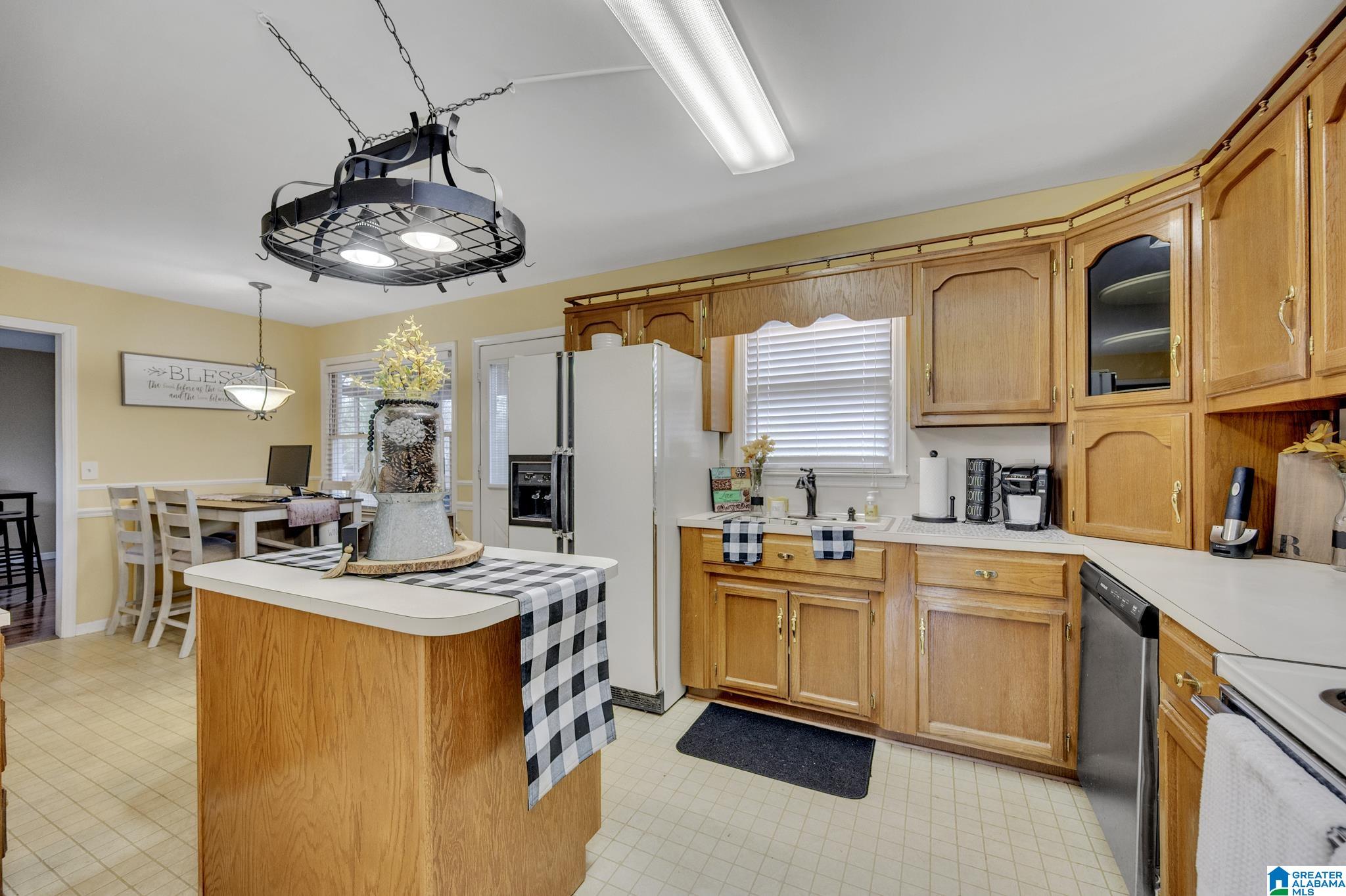 6022 Springview Drive Mount Olive, AL 35117 - Photo 8 of 39