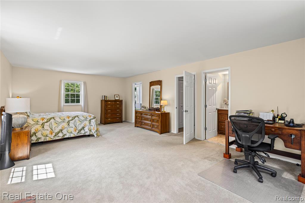 36241 Fredericksburg Road Farmington Hills, MI 48331 - Photo 22 of 48