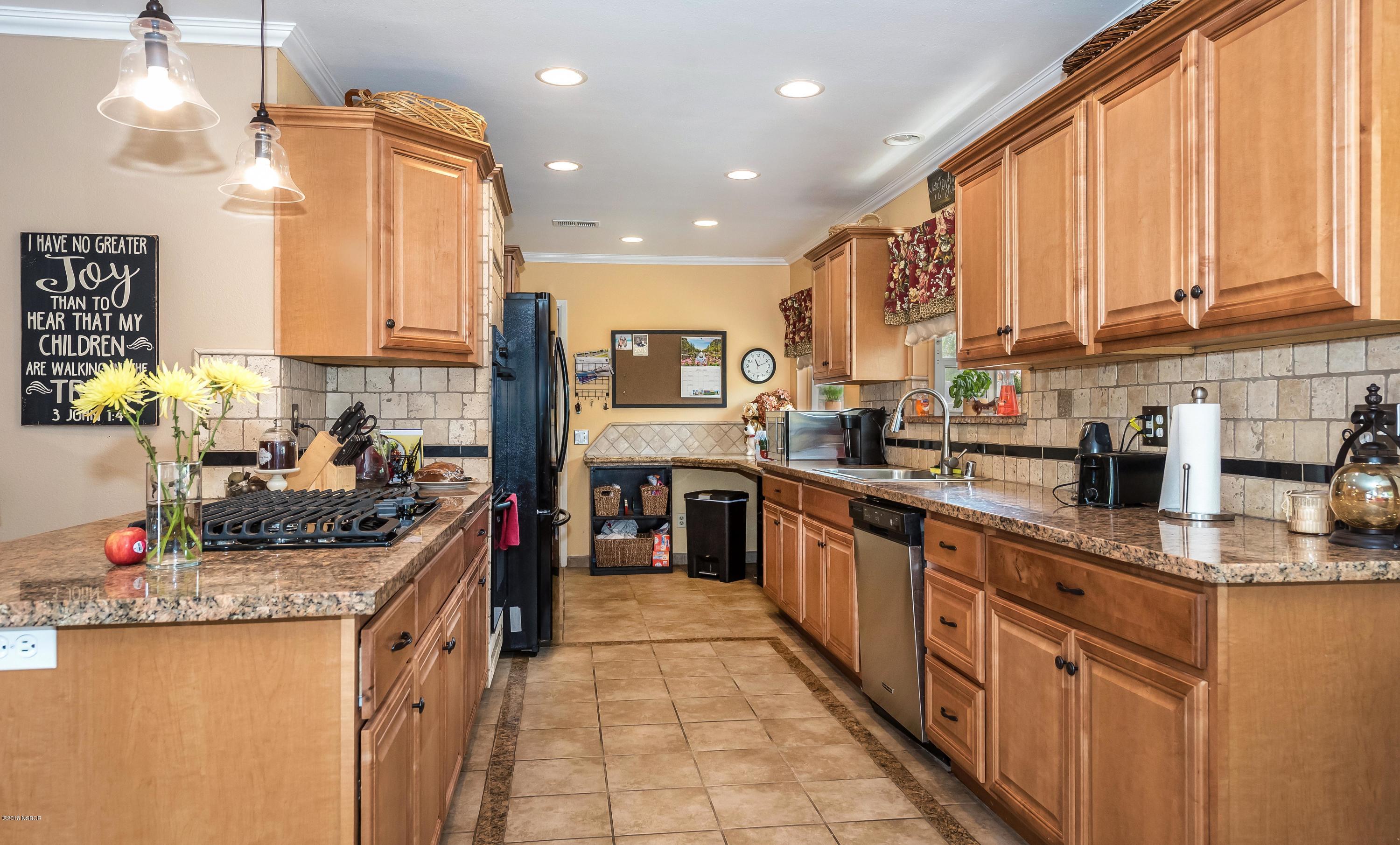 205 Bell Avenue Lompoc, CA 93436 - Photo 5 of 20 Kitchen