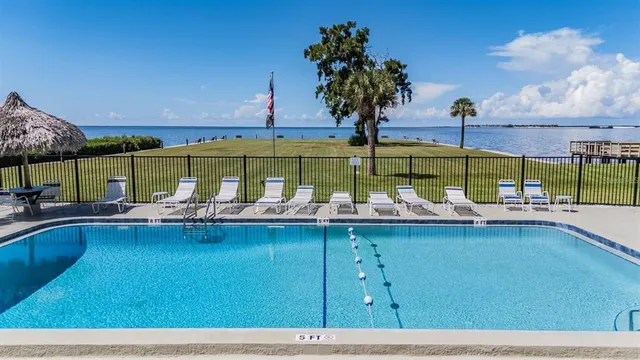 $2,500 | 621 Windrush Bay Drive, Unit 621, Tarpon Springs, FL 34689