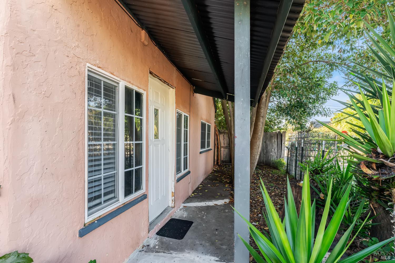 227 Hewett Street Santa Rosa, CA 95401 - Photo 41 of 65 Front door