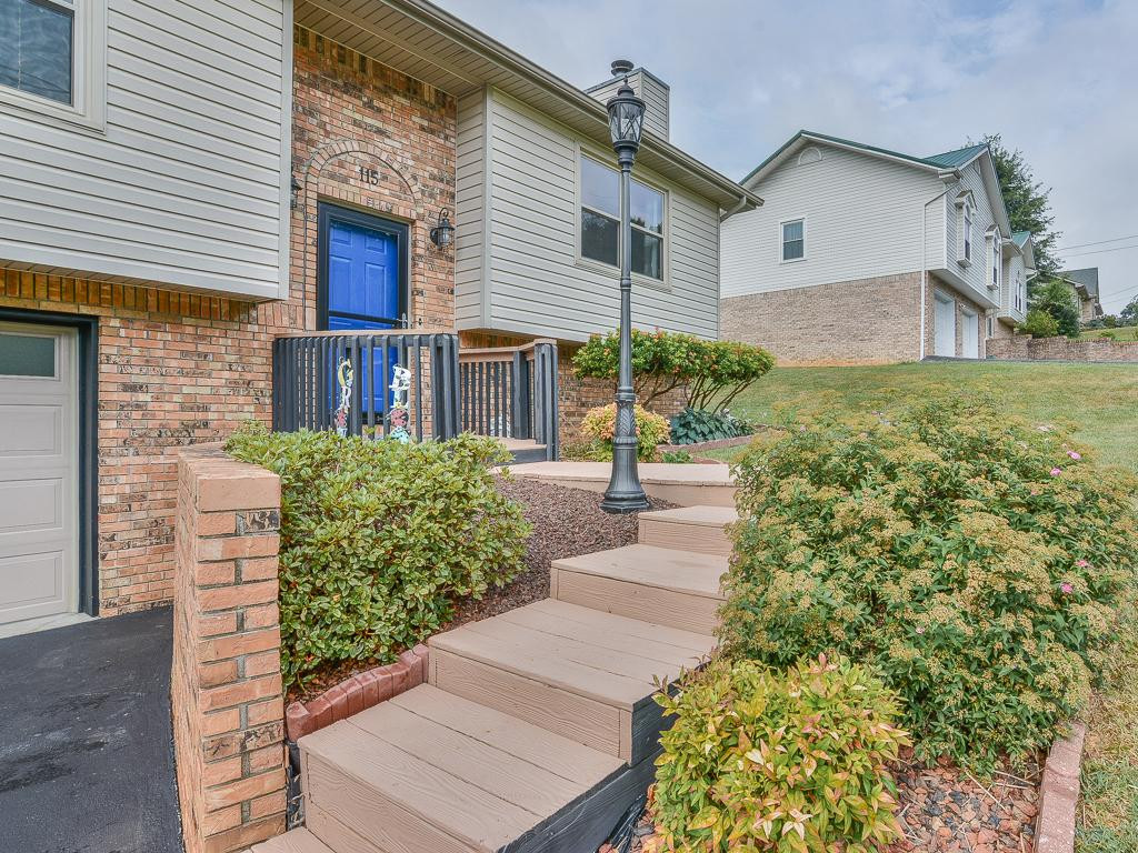115 Hollow View Road Gray, TN 37615 - Photo 2 of 28 NICELY LANDSCAPED
