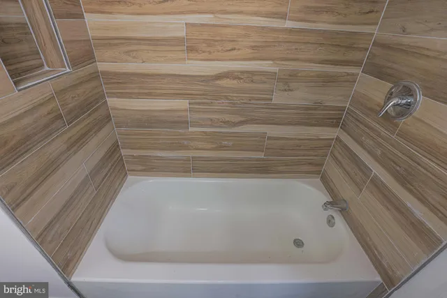 $2,800 | 9 Glenmore Avenue, Baltimore, MD 21206