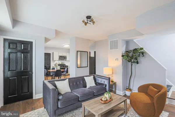 $2,800 | 9 Glenmore Avenue, Baltimore, MD 21206