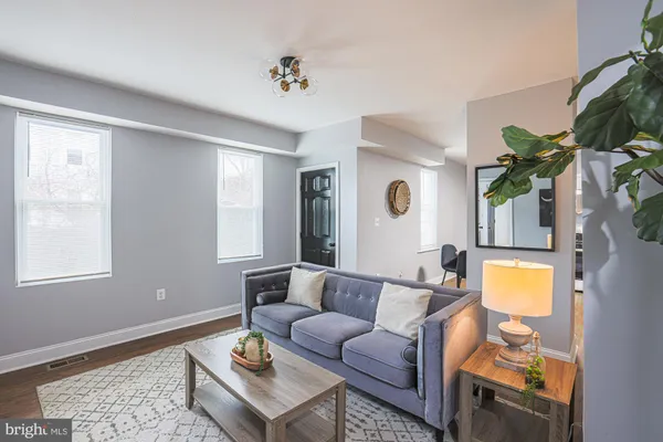 $2,800 | 9 Glenmore Avenue, Baltimore, MD 21206