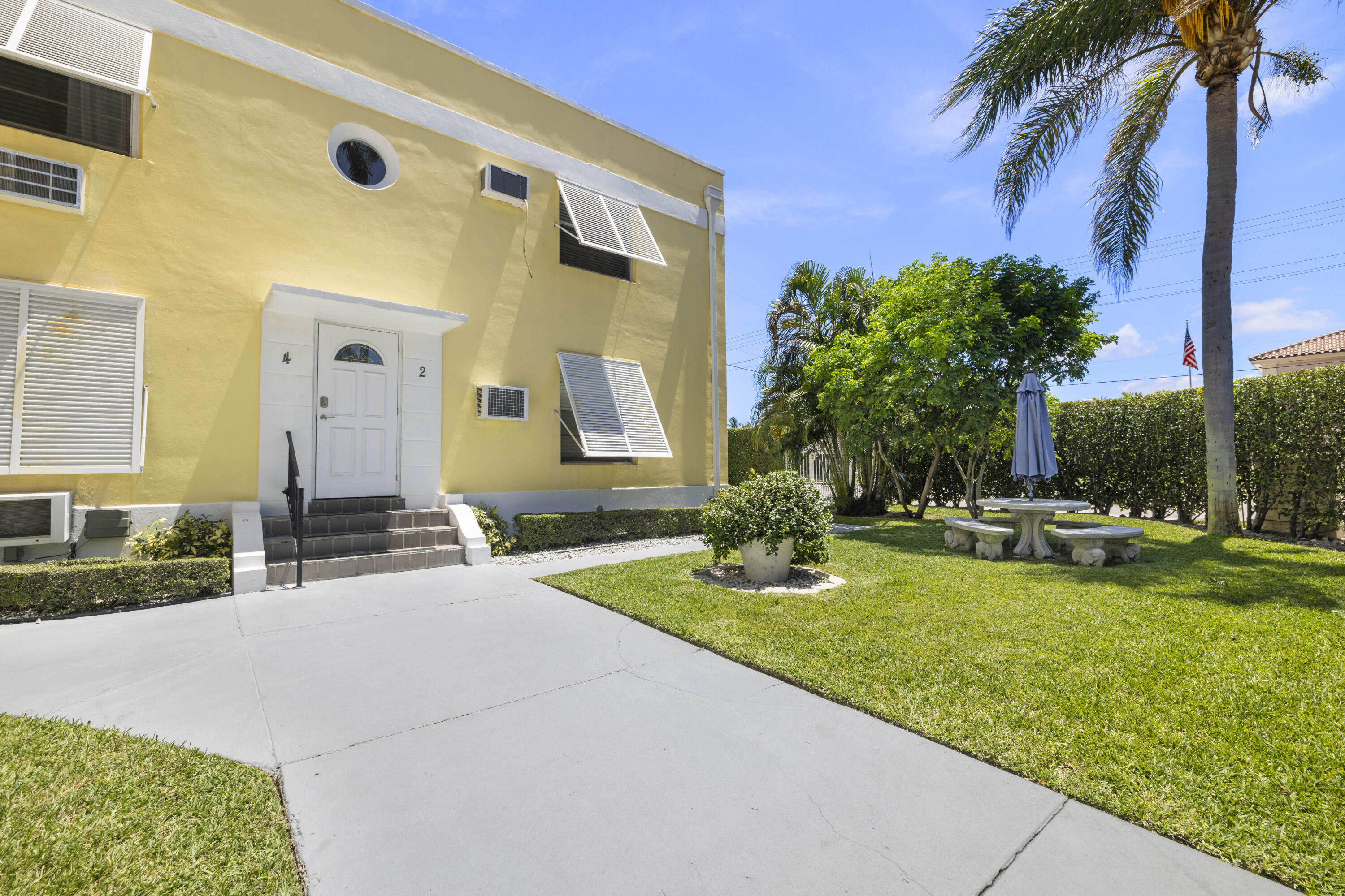 172 North County Road, Unit 5 Palm Beach, FL 33480 - Photo 11 of 26 Entrance