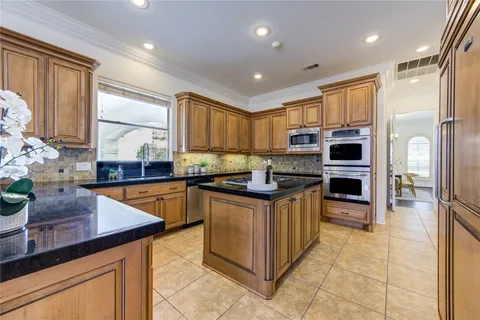 $1,590,000 | 14014 Hampton Cove Drive, Houston, TX 77077