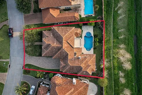 $1,590,000 | 14014 Hampton Cove Drive, Houston, TX 77077