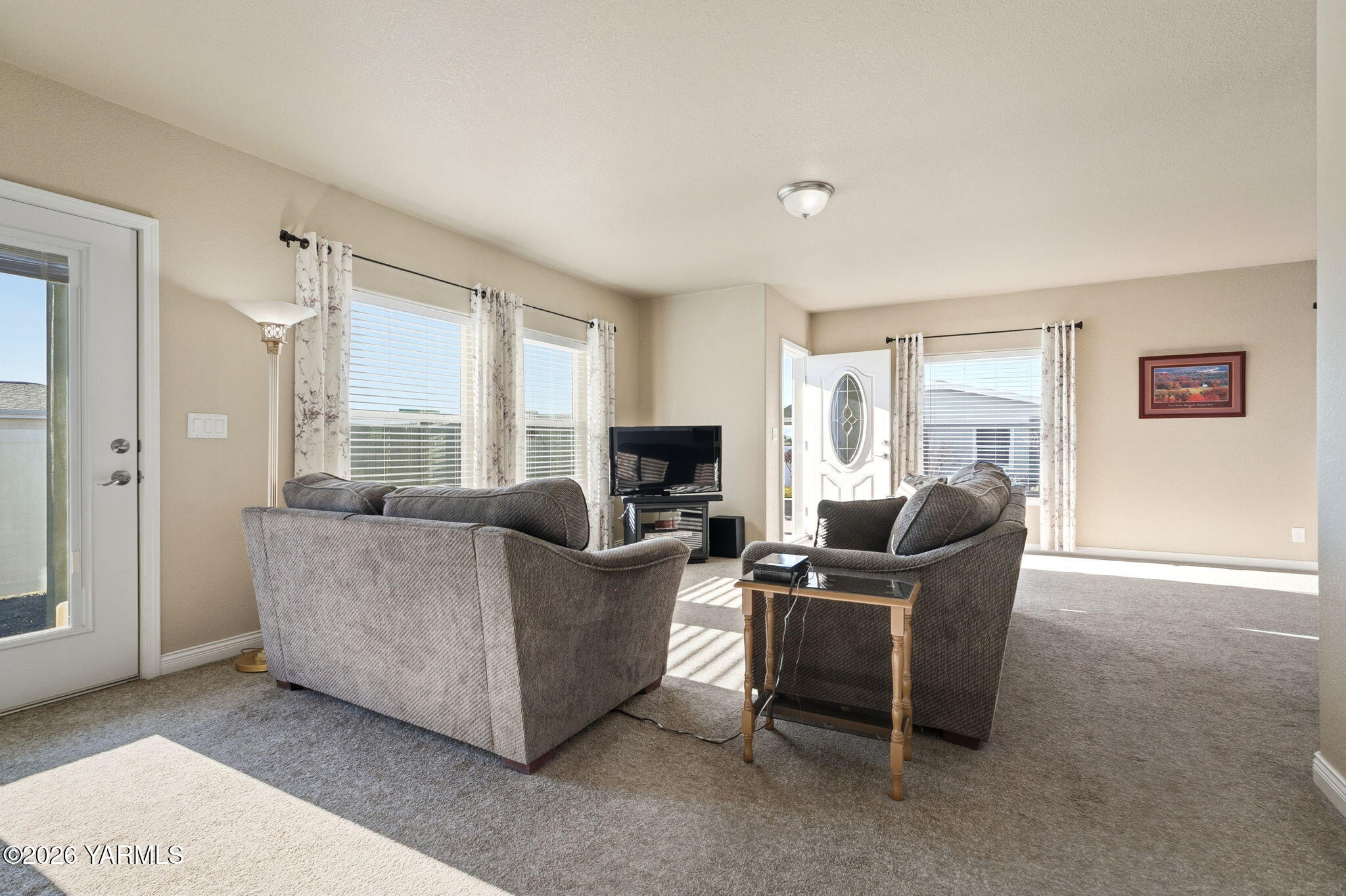 200 Bridle Way, Unit 165 Yakima, WA 98901 - Photo 11 of 21 a living room with furniture and a fireplace