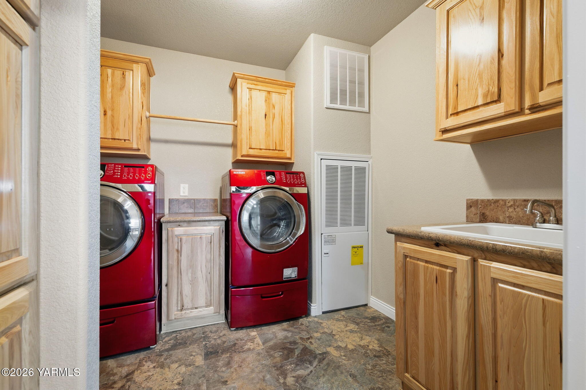 200 Bridle Way, Unit 165 Yakima, WA 98901 - Photo 12 of 21 a utility room with dryer and washer