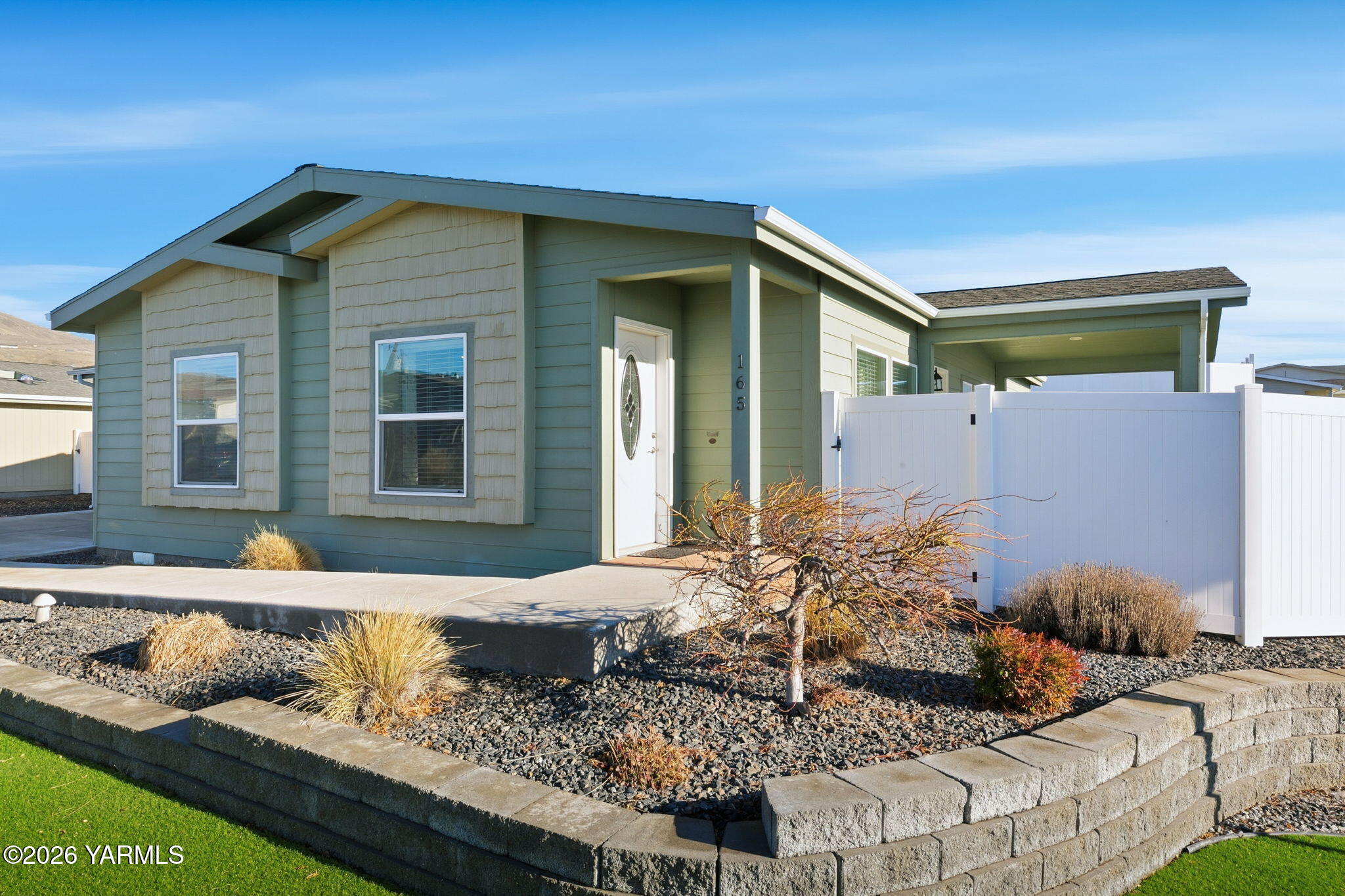 200 Bridle Way, Unit 165 Yakima, WA 98901 - Photo 17 of 21 a front view of a house with garden
