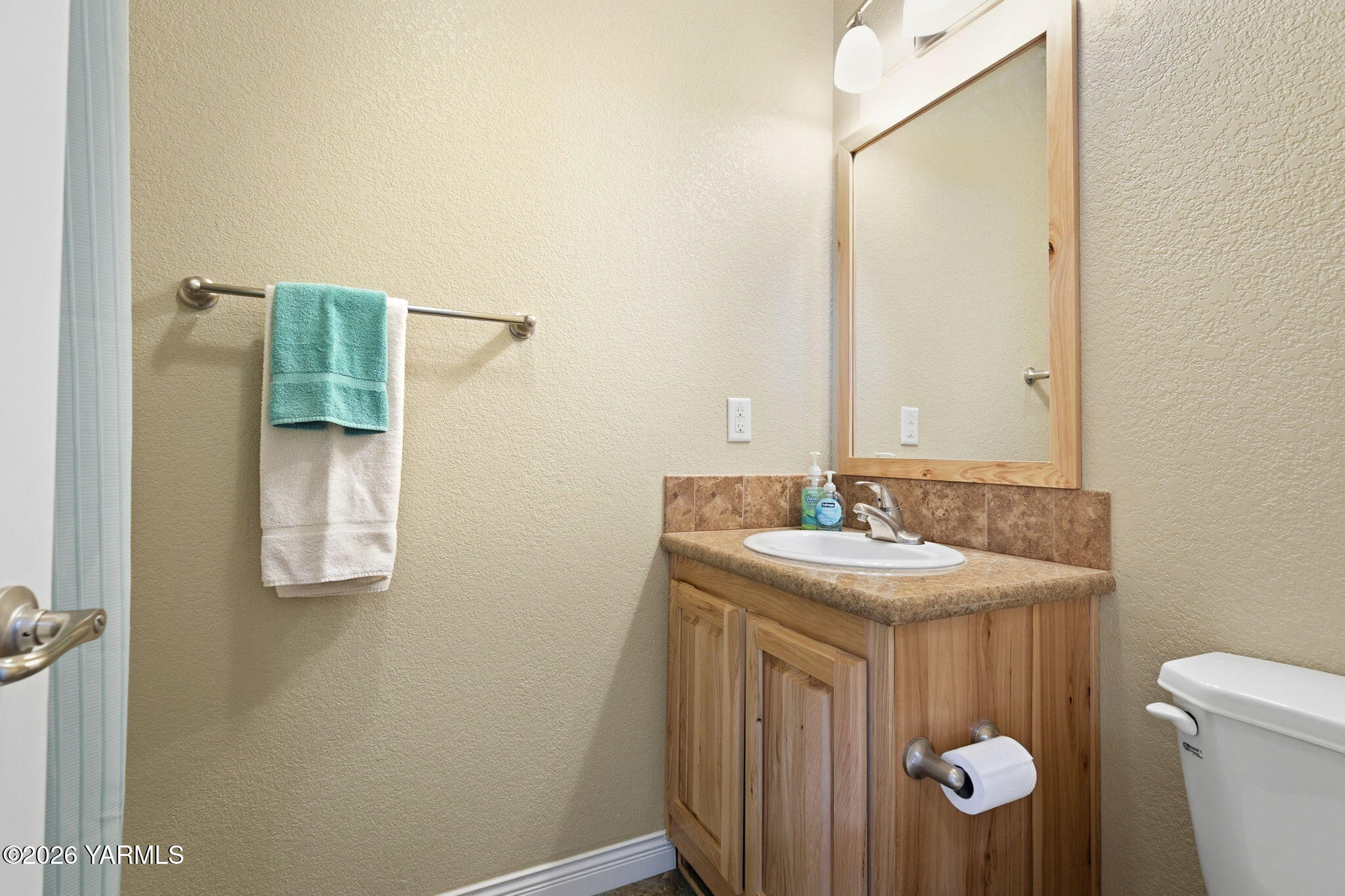 200 Bridle Way, Unit 165 Yakima, WA 98901 - Photo 21 of 21 a bathroom with a sink and mirror