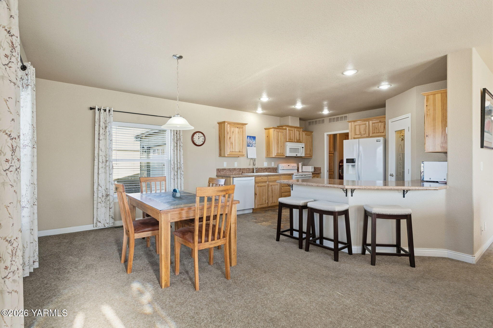 200 Bridle Way, Unit 165 Yakima, WA 98901 - Photo 3 of 21 a view of a dining area with furniture