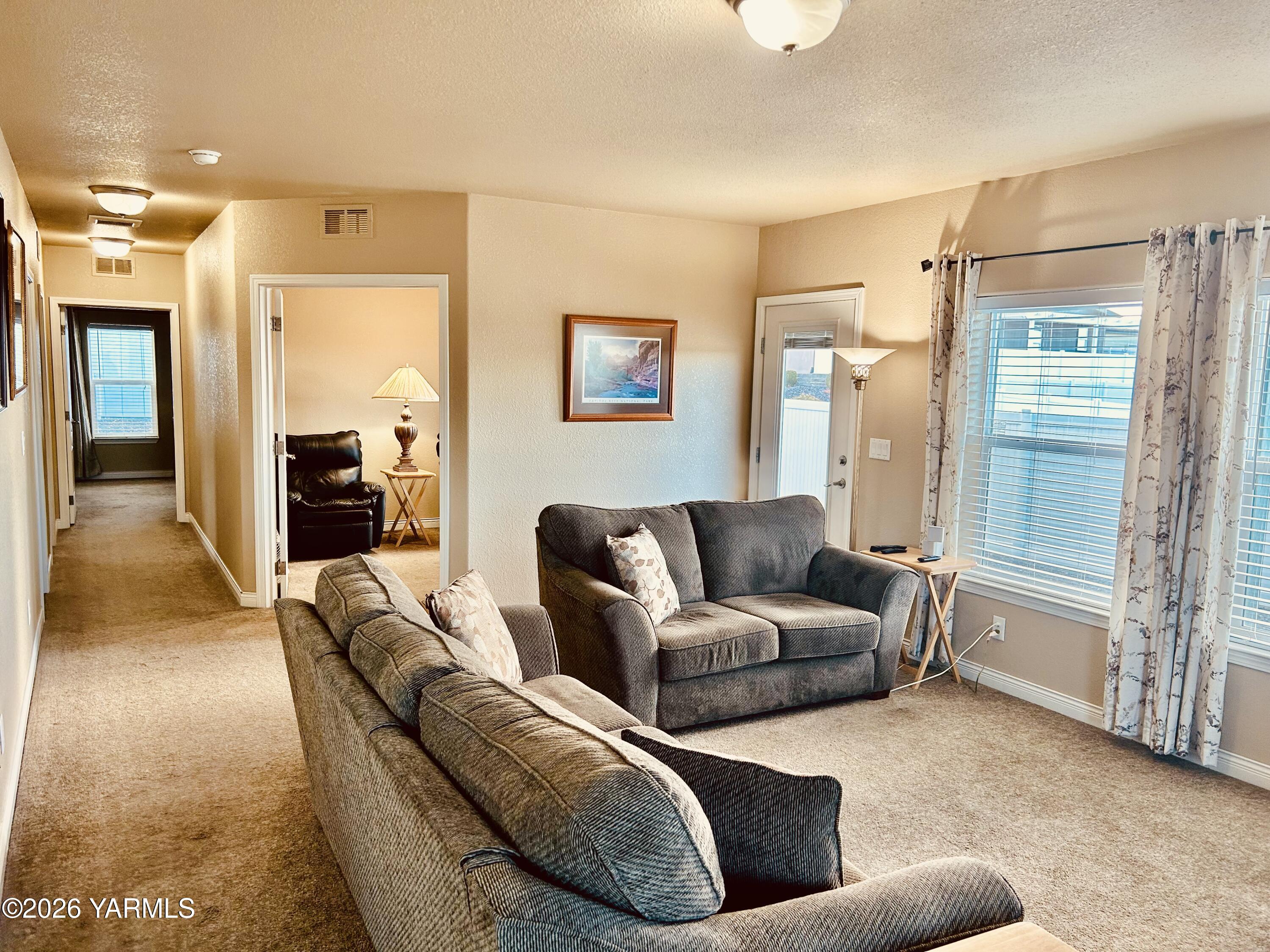 200 Bridle Way, Unit 165 Yakima, WA 98901 - Photo 5 of 21 a living room with furniture and a large window