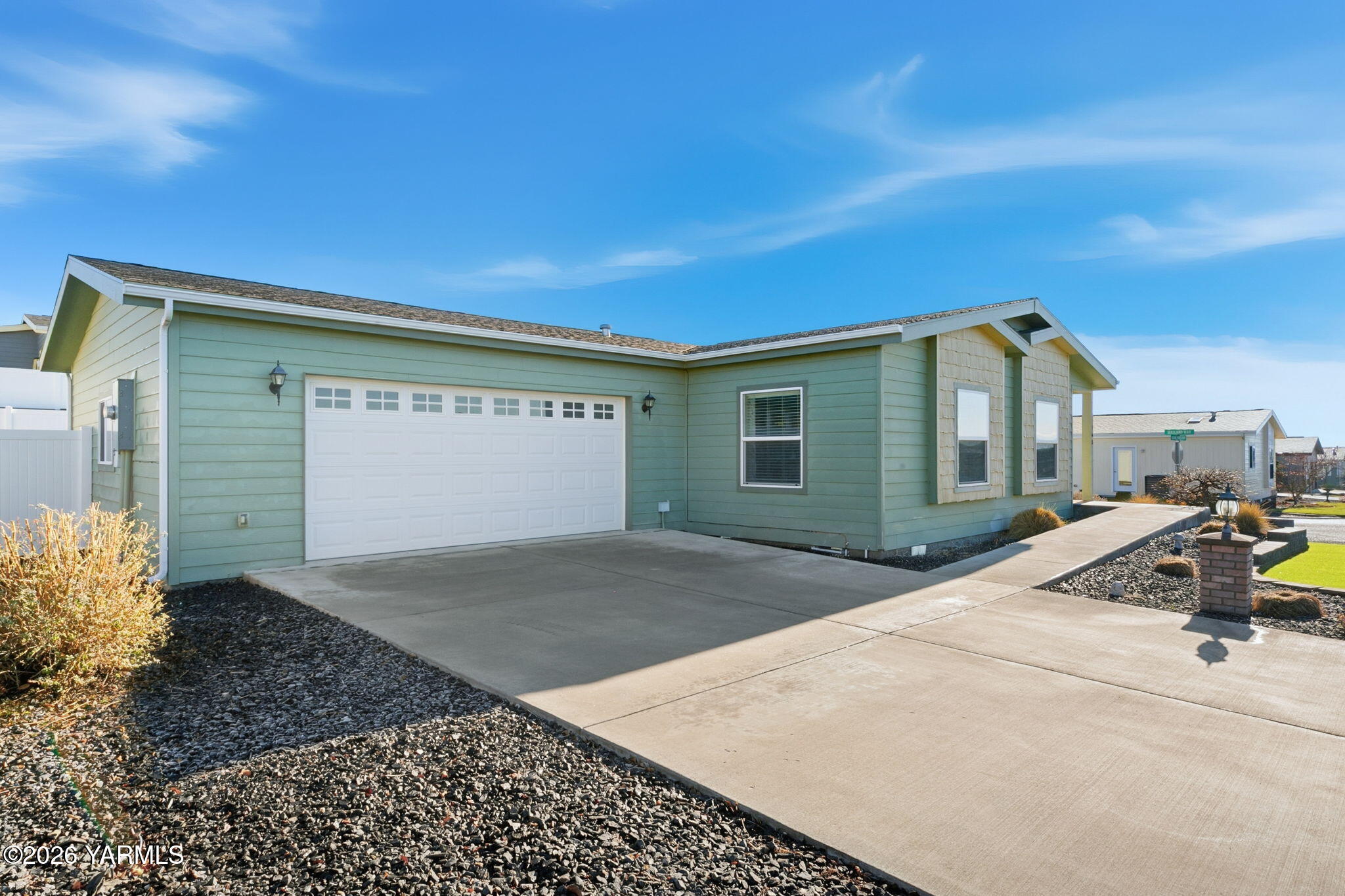 200 Bridle Way, Unit 165 Yakima, WA 98901 - Photo 9 of 21 a view of a house with backyard