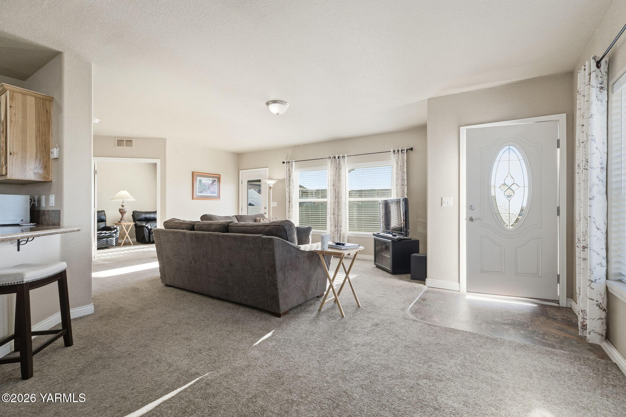 200 Bridle Way, Unit 165 Yakima, WA 98901 - Photo 10 of 21 a living room with furniture and a large window