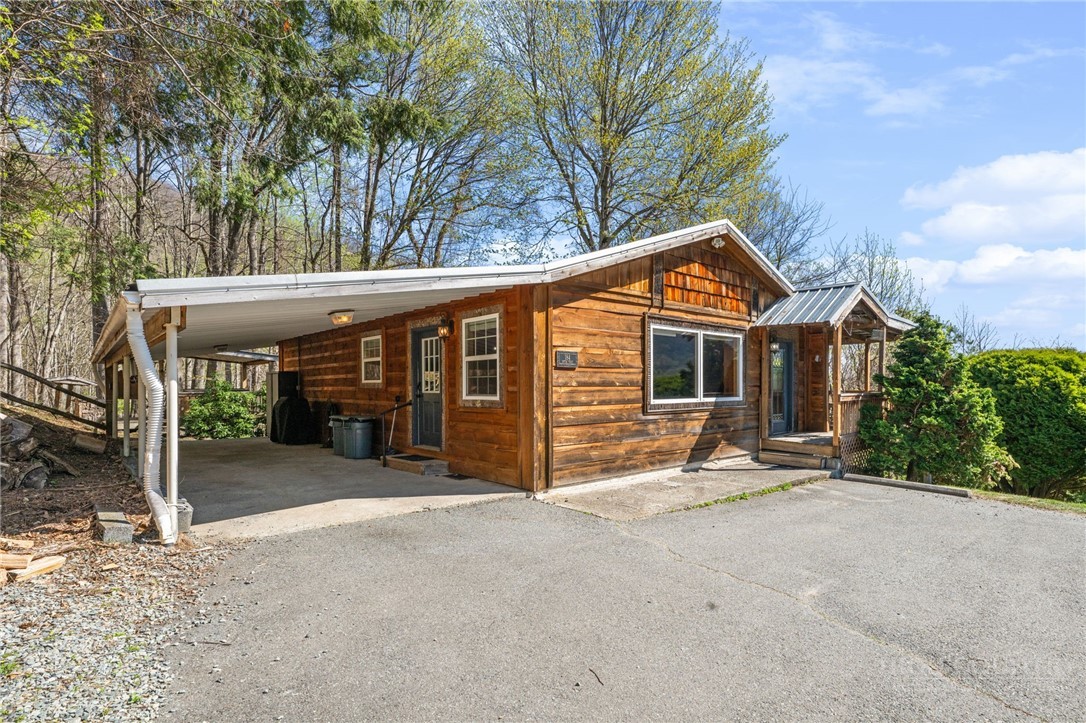 184 Dutch Treat Road Banner Elk, NC 28604 - Photo 2 of 49