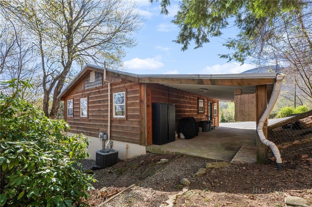 184 Dutch Treat Road Banner Elk, NC 28604 - Photo 3 of 49