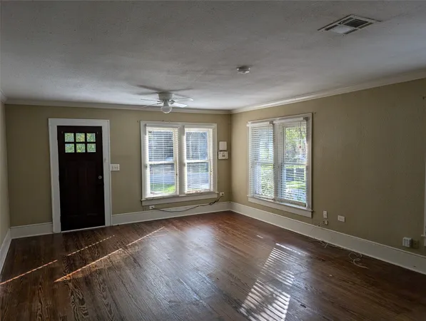 $1,475 | 510 West Lang Street, Alvin, TX 77511