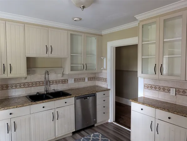$1,475 | 510 West Lang Street, Alvin, TX 77511