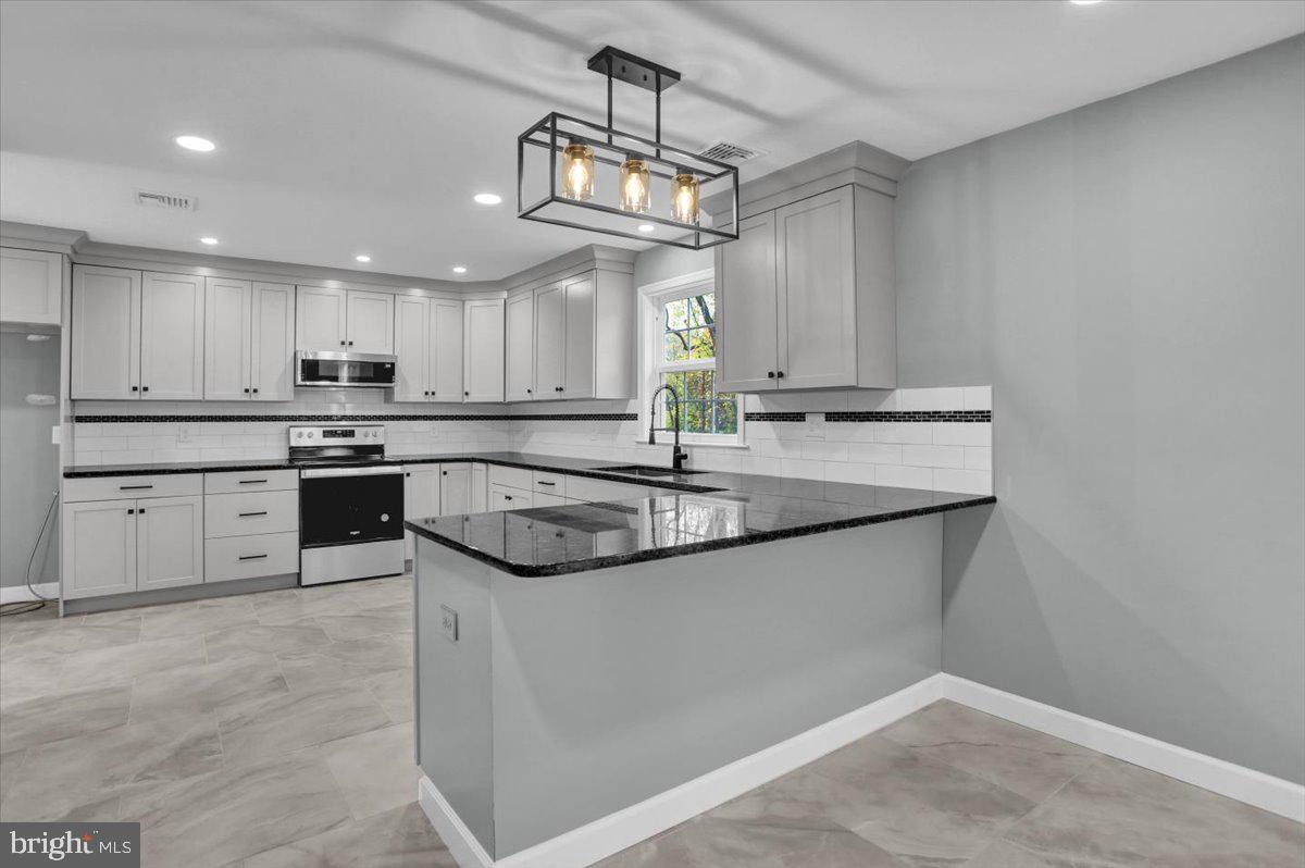 26 Marburger Road Oley, PA 19547 - Photo 12 of 33 Kitchen Island with granite countertop