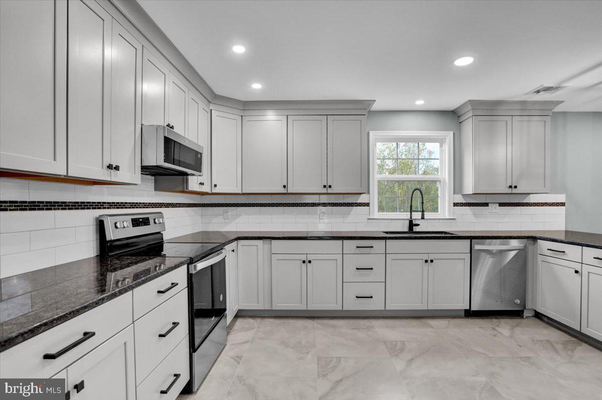 26 Marburger Road Oley, PA 19547 - Photo 10 of 33 Gorgeous NEW Kitchen