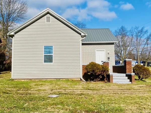 $140,000 | 1212 East Walnut Street, Boonville, IN 47601
