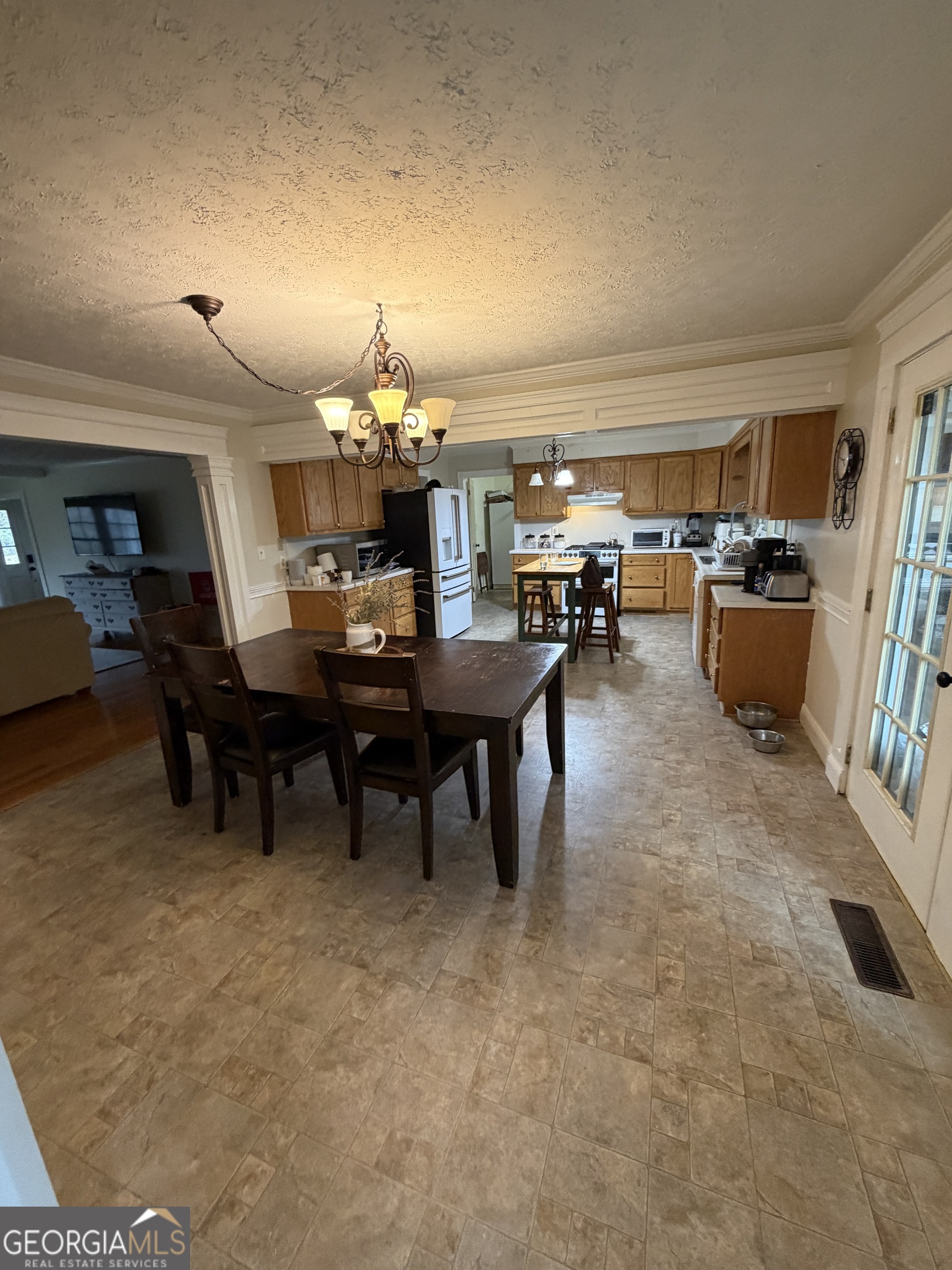 146 Burkett Road Thomaston, GA 30286 - Photo 12 of 13 a view of a livingroom with furniture and window
