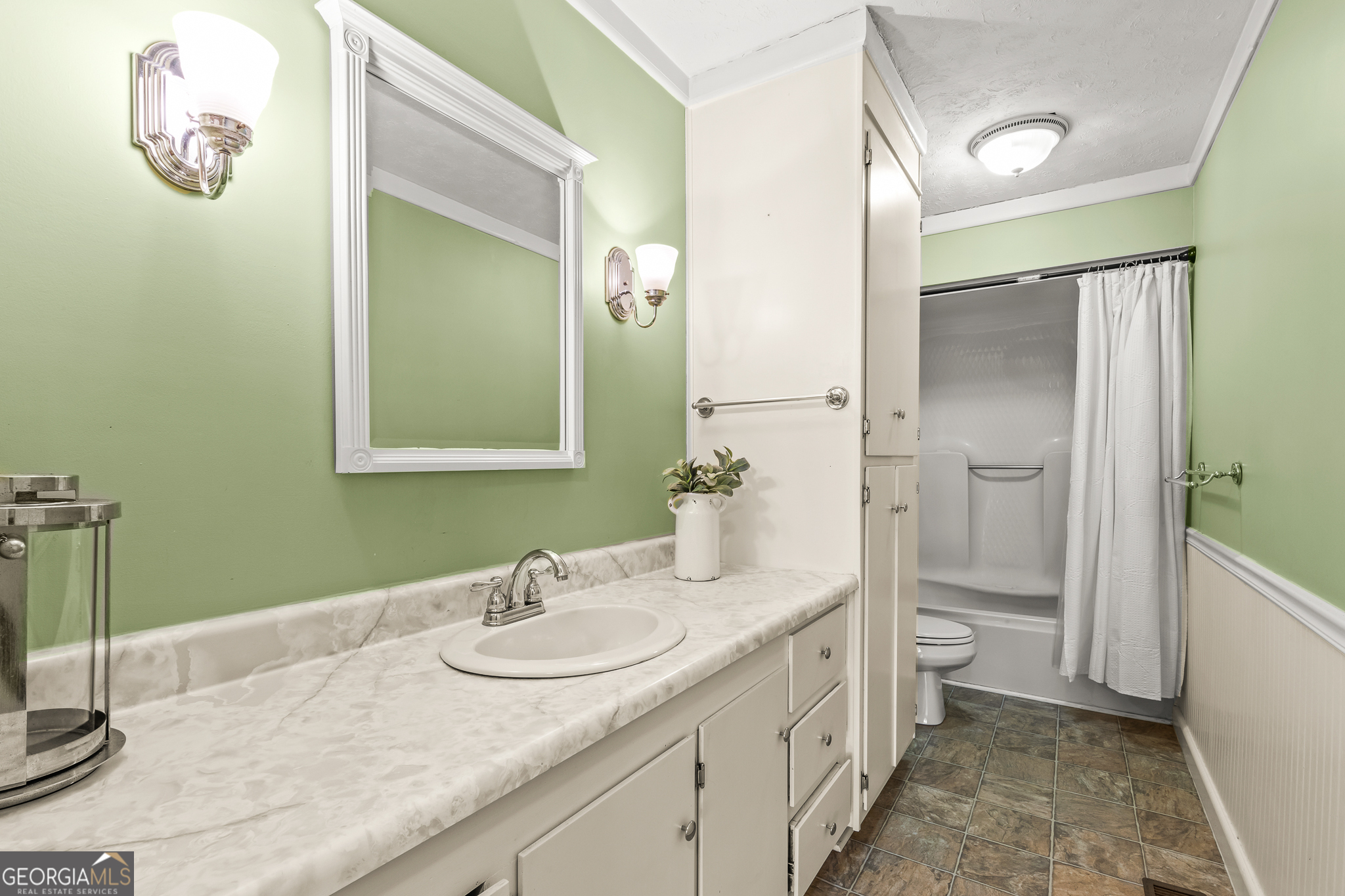 146 Burkett Road Thomaston, GA 30286 - Photo 28 of 41 Full Bathroom located on the main floor