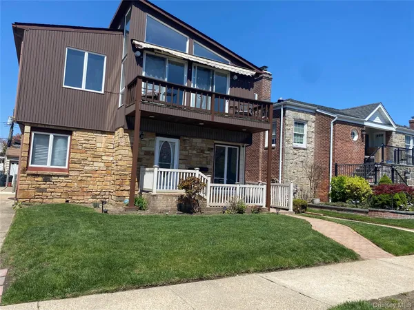 $2,650 | 425 East Penn Street, Unit LOWR, Long Beach, NY 11561