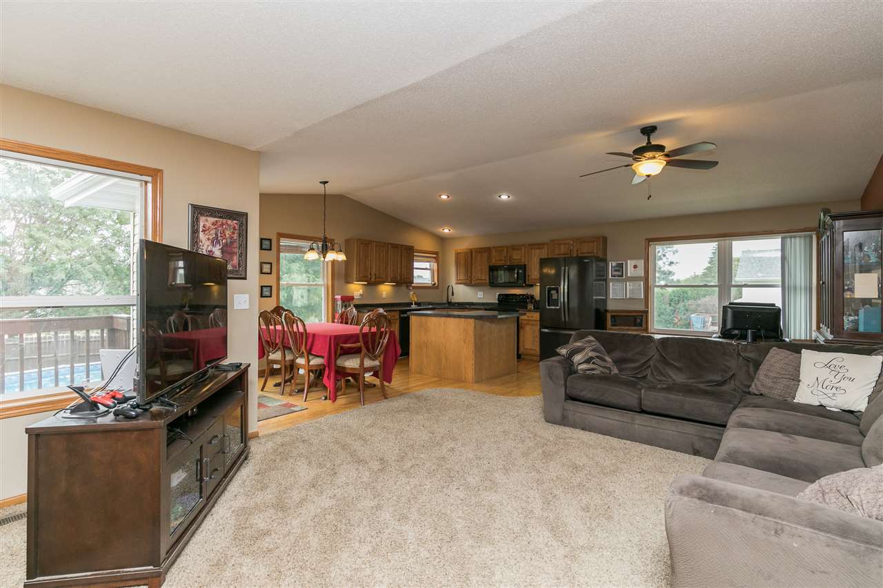 2000 Dows Street Ely, IA 52227 - Photo 5 of 44 Gallery Image 5