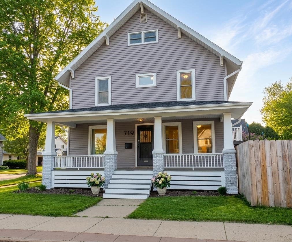 719 South Memorial Drive Appleton, WI 54914 - Photo 1 of 27