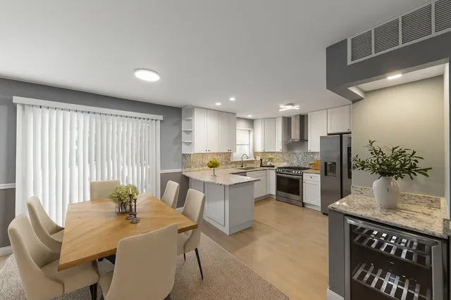 $330,000 | 903 Old Oak Circle, Algonquin, IL 60102