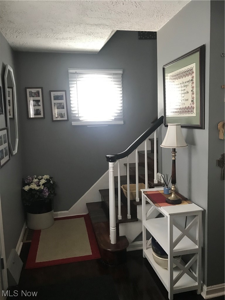 4558 12th Street Northwest Canton, OH 44708 - Photo 4 of 24 Foyer