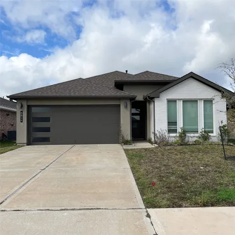 a front view of house with yard