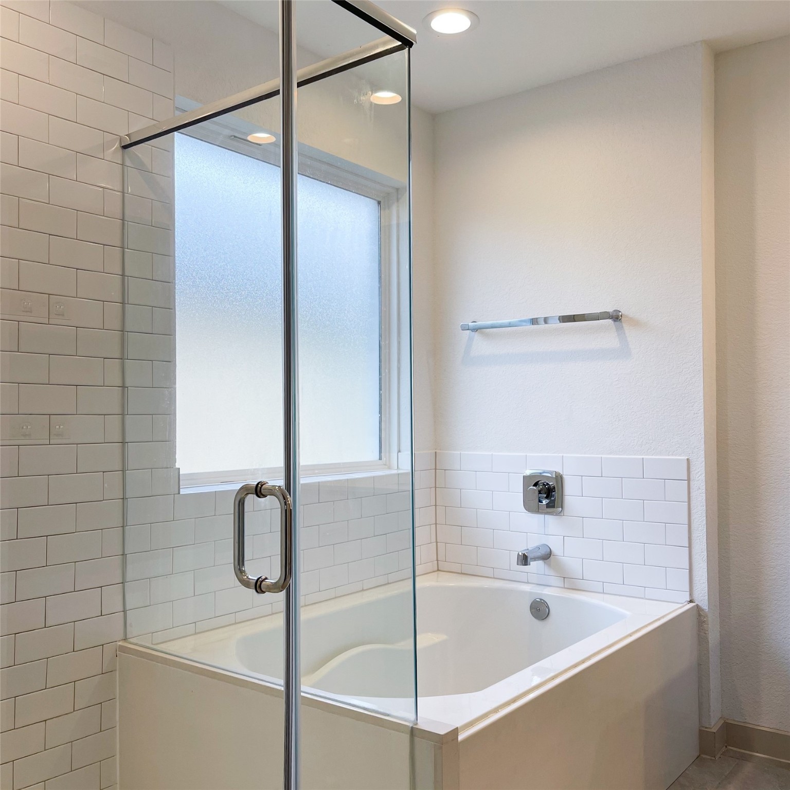 6814 Bradford Terrace Road Richmond, TX 77407 - Photo 21 of 31 a bathroom with a bathtub and a shower