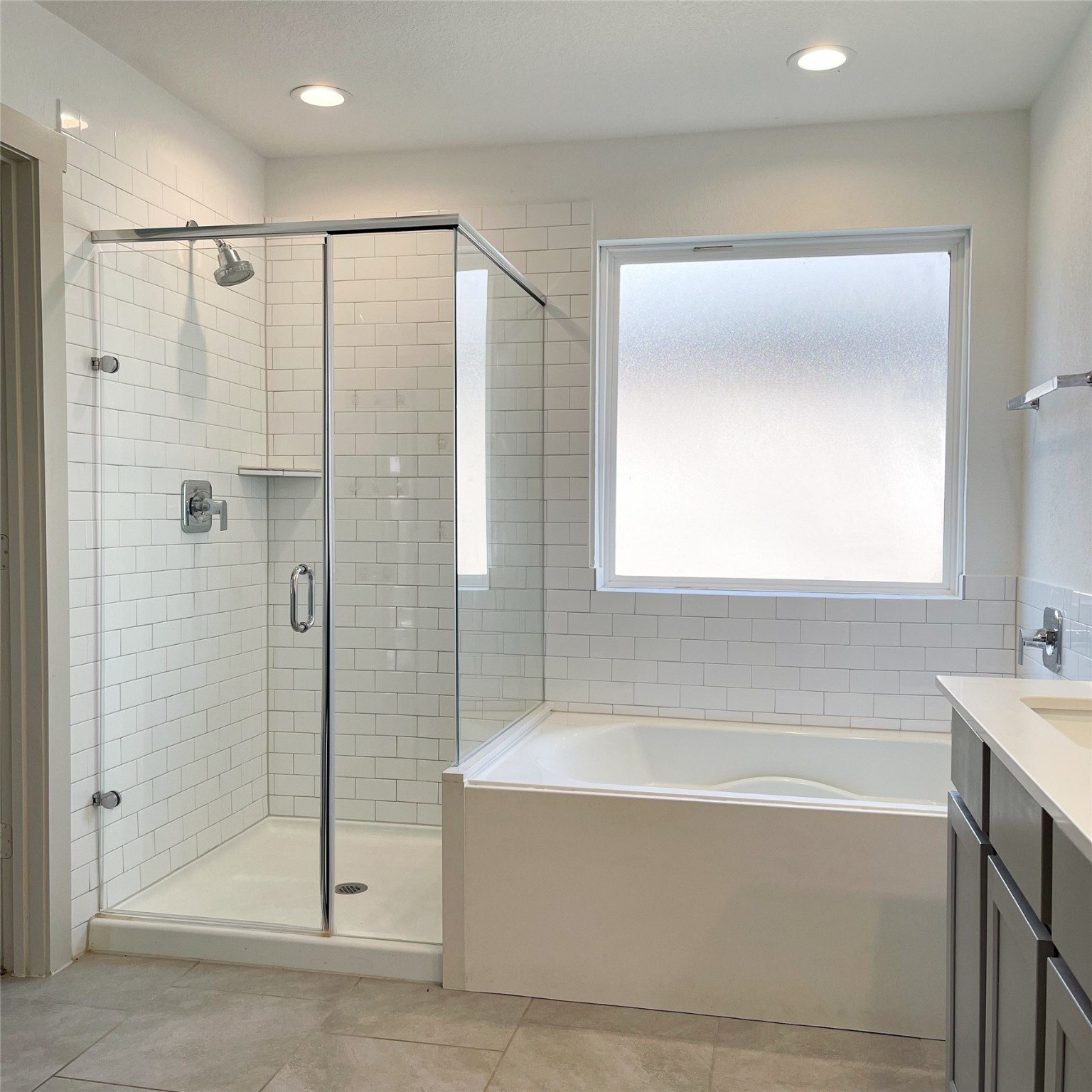6814 Bradford Terrace Road Richmond, TX 77407 - Photo 27 of 31 a bathroom with a bathtub and a shower