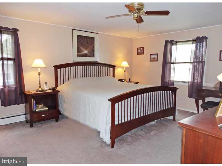 12 Turf Road Levittown, PA 19056 - Photo 16 of 25