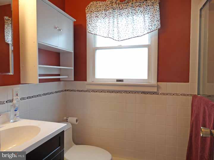 12 Turf Road Levittown, PA 19056 - Photo 18 of 25