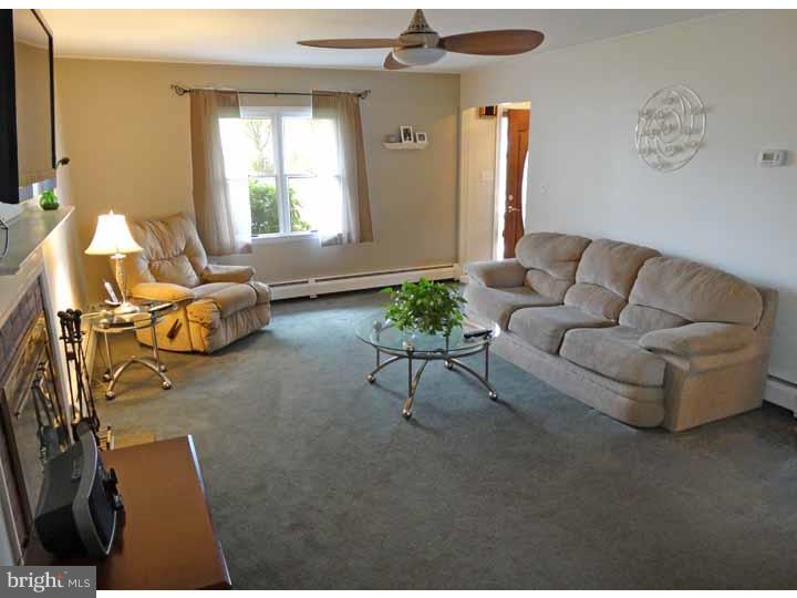 12 Turf Road Levittown, PA 19056 - Photo 5 of 25