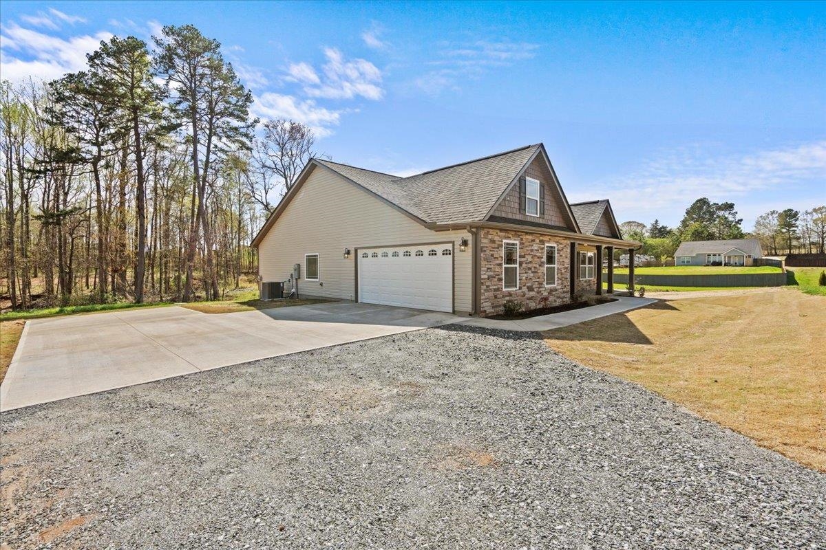 1051 Holly Springs Inman, SC 29349 - Photo 2 of 36