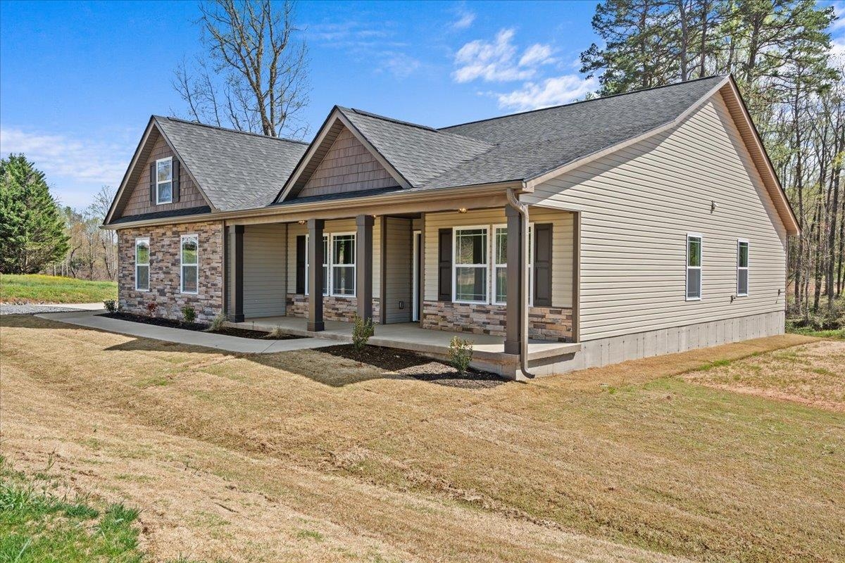 1051 Holly Springs Inman, SC 29349 - Photo 3 of 36