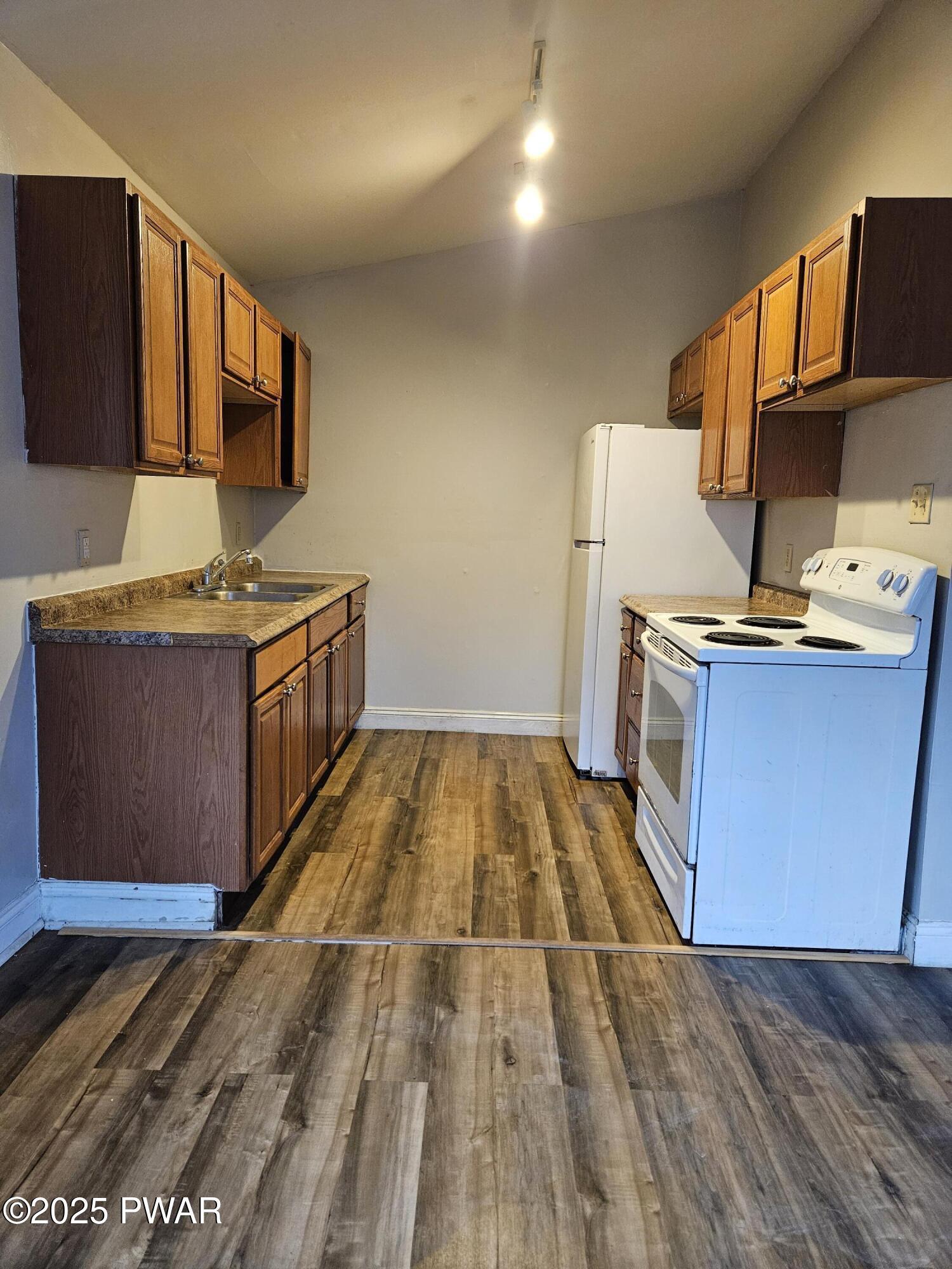 245 Gold Finch Road Bushkill, PA 18324 - Photo 3 of 9